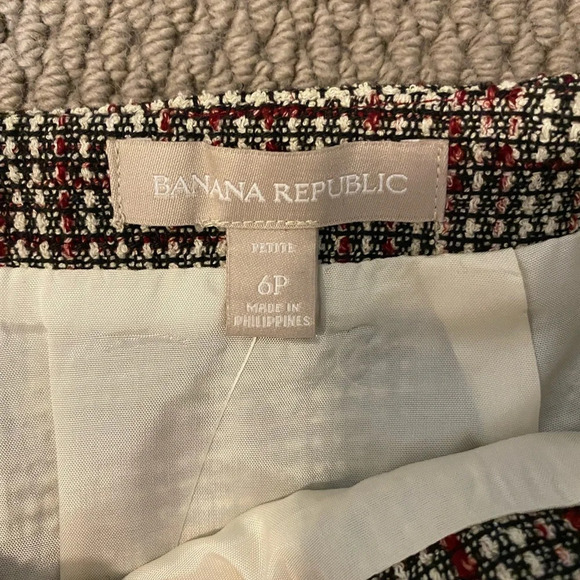 NWT Banana Republic 6P tweed / boucle skirt.  Black, red, ivory.  Front pockets - Picture 3 of 8